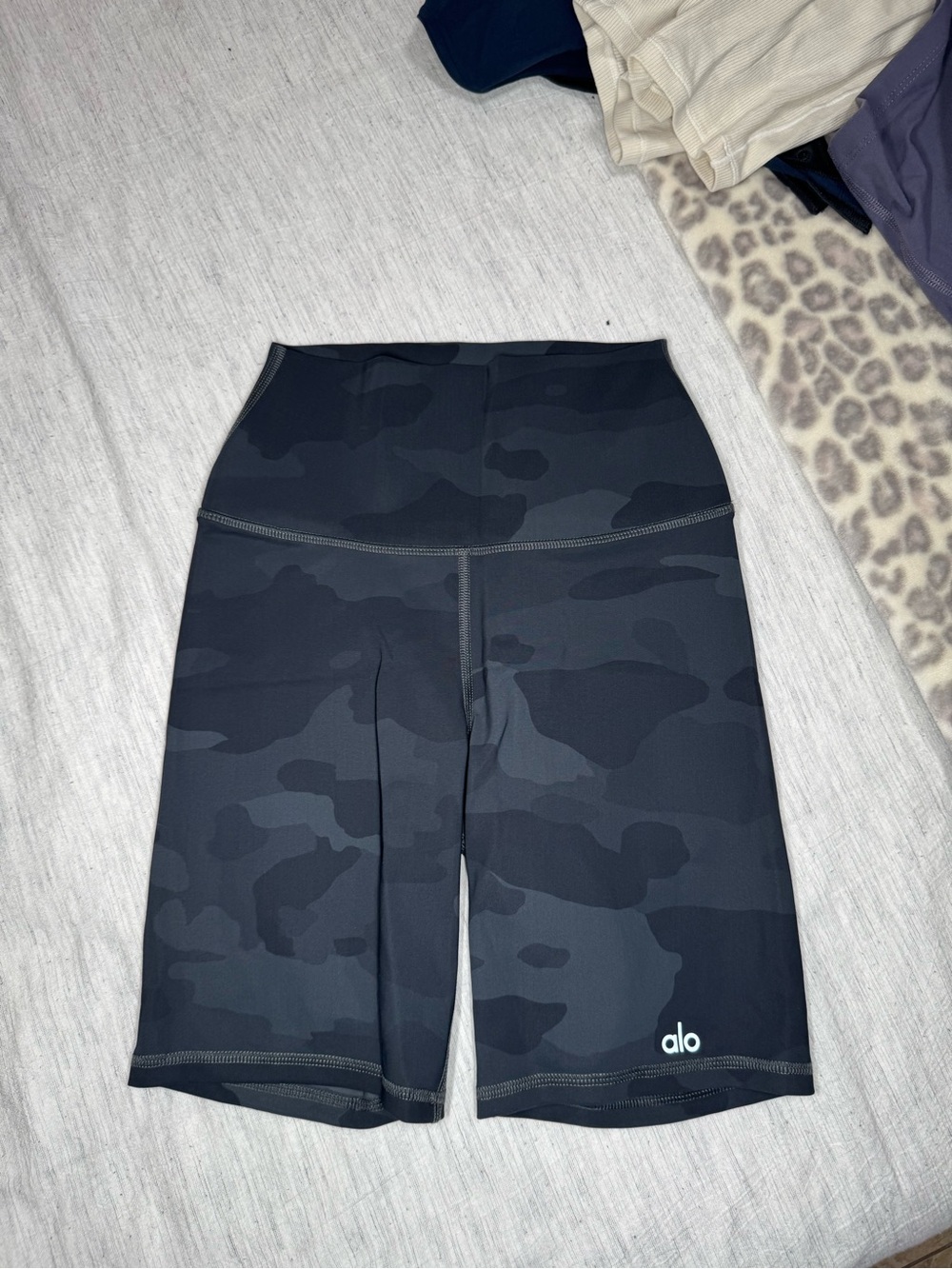 ALO Yoga High-Waist Camo Bike Shorts | Extra Small